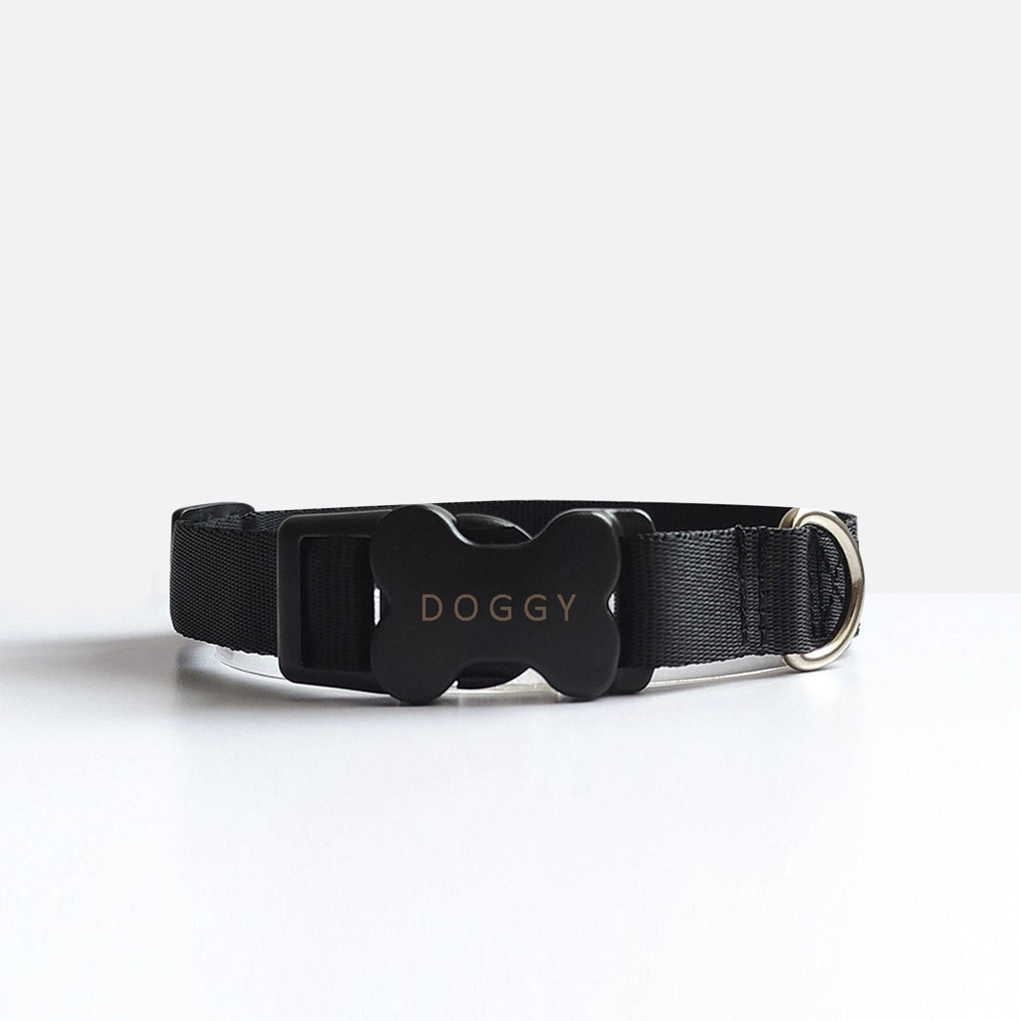 COLLAR EN REATA NEGRO