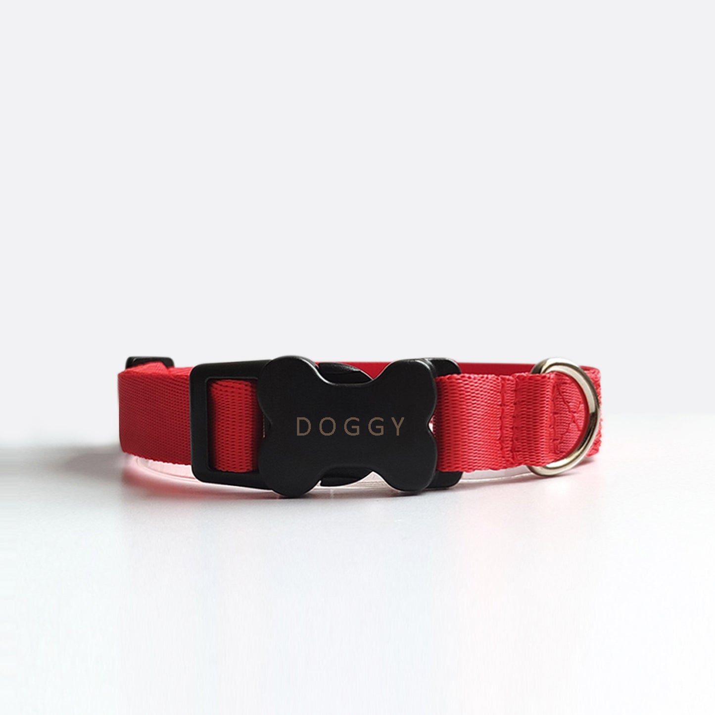 COLLAR EN REATA ROJO