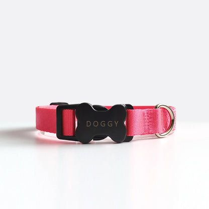 COLLAR EN REATA FUCSIA